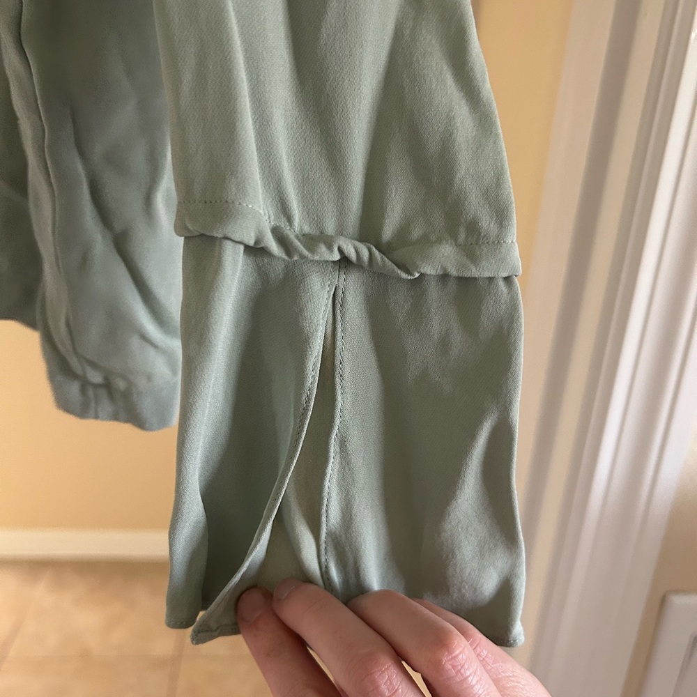 Theory Tie-Neck V-Neck Sage Green Lightweight Size Small Long Sleeve Blouse - Picture 2 of 5
